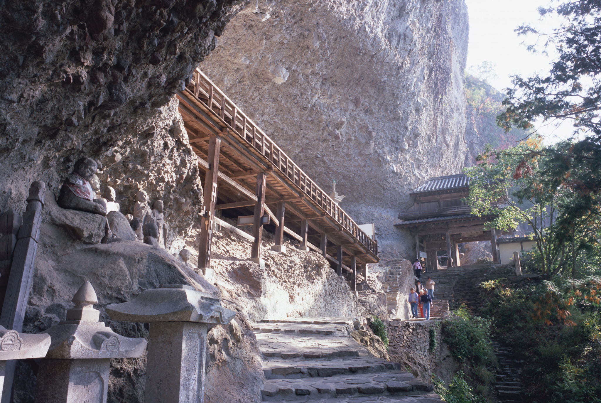 大分県羅漢寺への訪問ガイド 歴史と周辺の魅力を追う - モールエストラダ